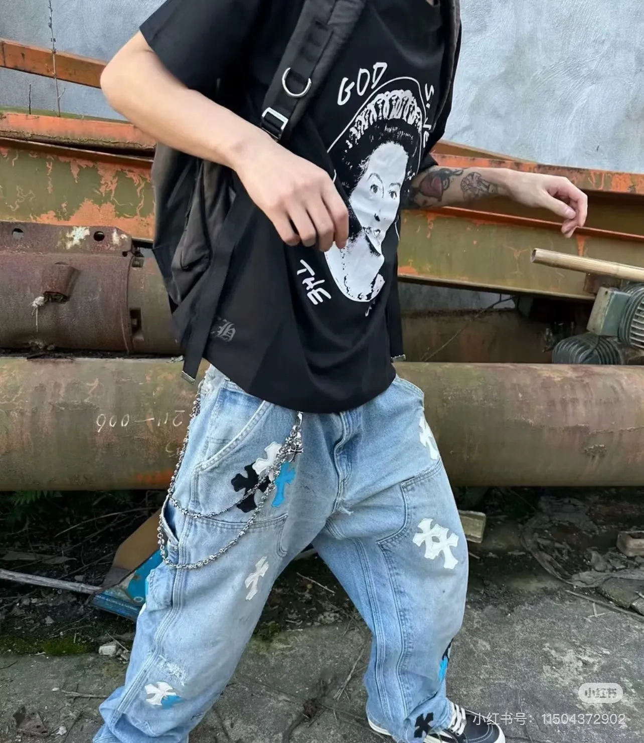 P280 model number: D328 Chrome Hearts Chrome Hearts Straight Lumberjack Overalls. Heavy canvas material, double-layer fabric on the knees, and multiple small pocket designs are the most recognizable features of the Lumberjack Pants. This trousers style was first created by Carhartt, and has been reinterpreted by many brands as the times evolve. These Crow Heart light blue logging overalls are based on the Carhartt pants with some improvements and added elements‼ ️Color #Washed Blue Size #28-36 (s m l Pants opening 22 XXL waist 94 hips 118 pants length 110 pants opening 23
